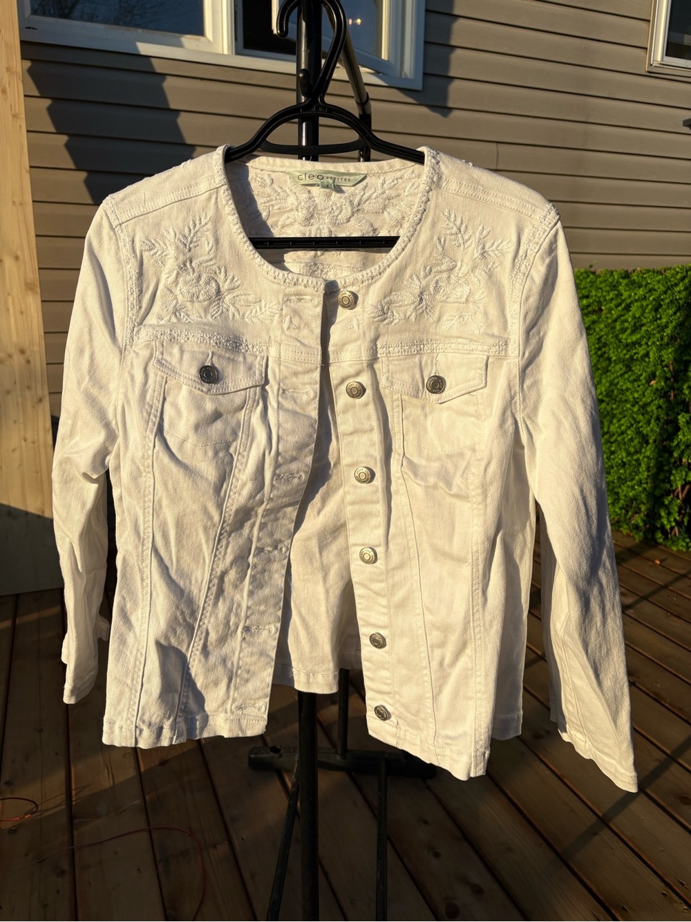 cleo petites. Med White Embroidered Jean Jacket